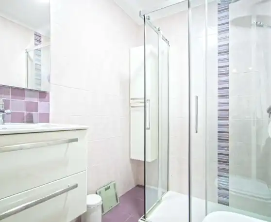 Baño de Piso de alquiler en Sevilla con Aire acondicionado, Parquet y Terraza