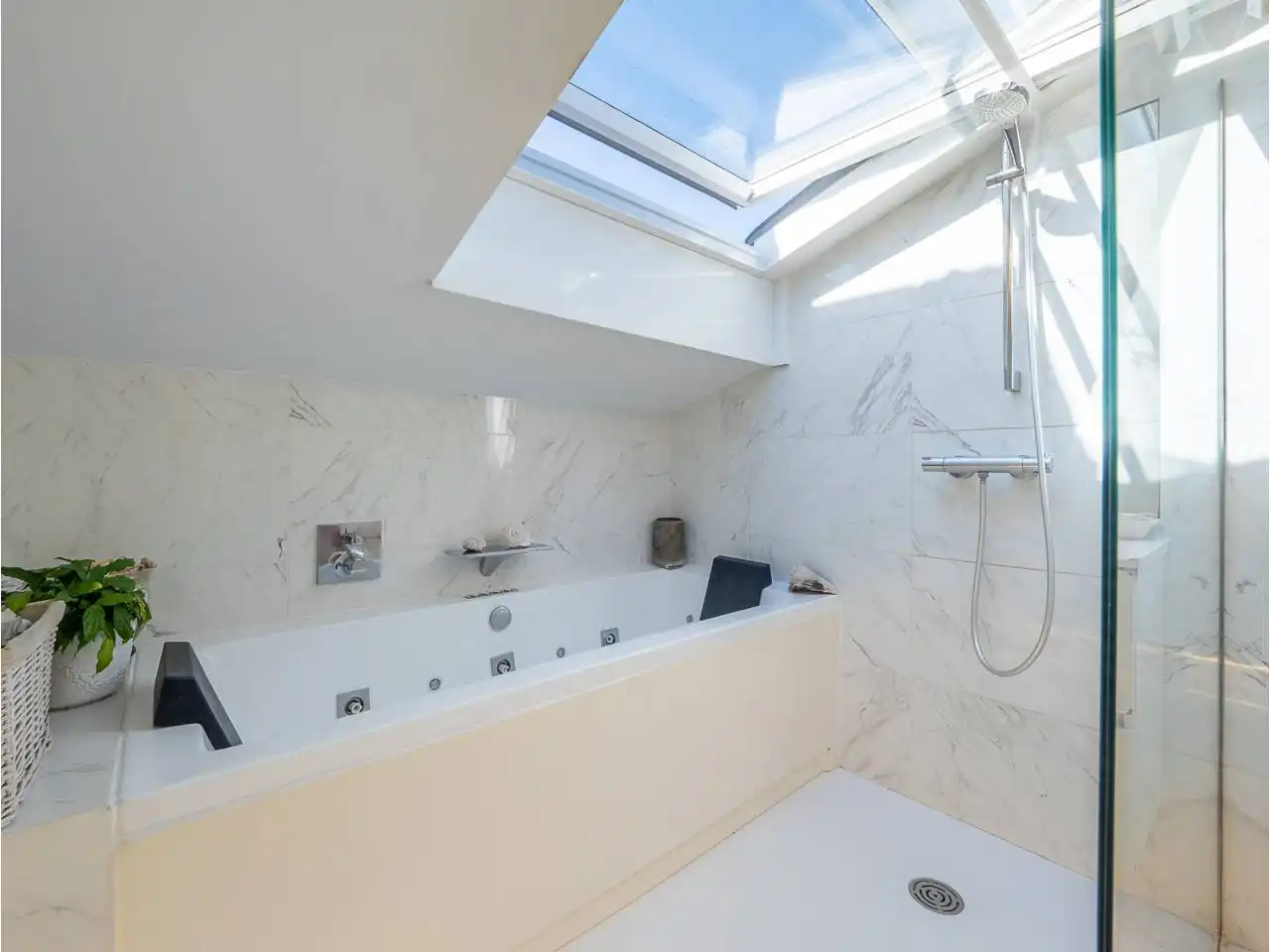Casa con piscina en venta en Calle Arturo Campión 40, imagen 46