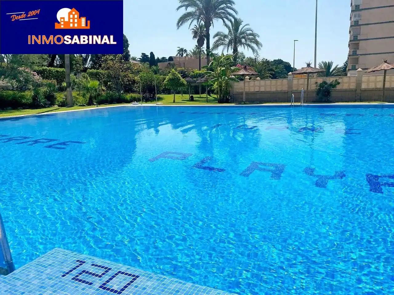 Piscina de Estudio en venta en Roquetas de Mar con Jardín privado, Terraza y Piscina comunitaria