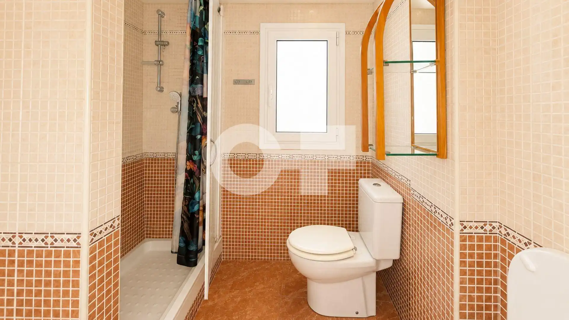 Badezimmer von Erdgeschoss zum Verkauf in Barcelona mit Alarm
