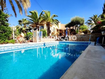 Chalet con piscina en venta en Ciudad Quesada
