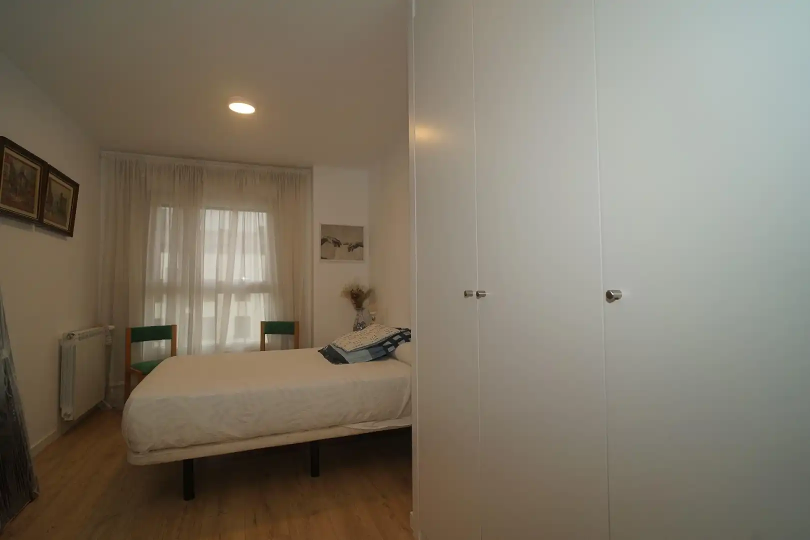 Schlafzimmer von Wohnung zur Miete in Santa Cruz de Bezana mit Parkett