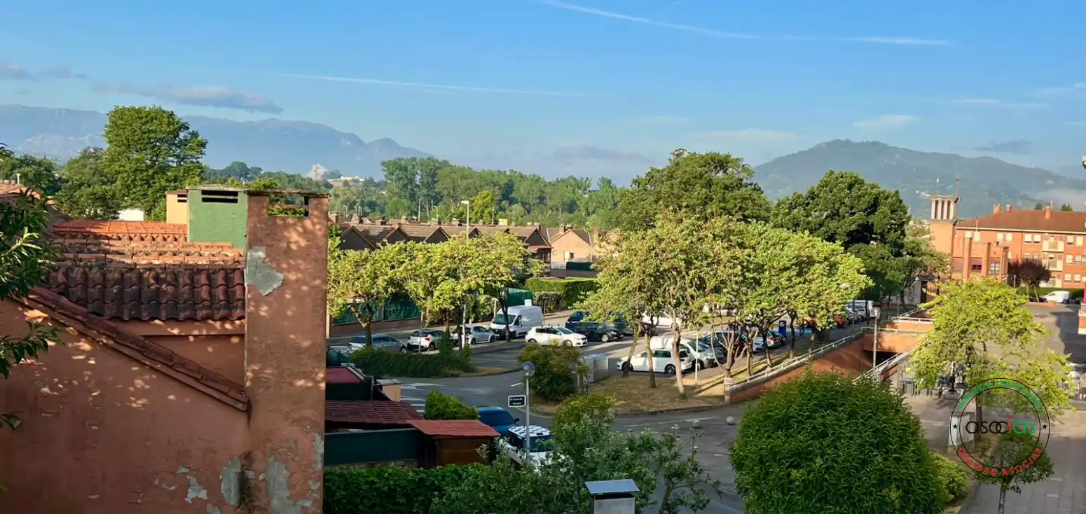 Vista exterior de Casa o xalet en venda en Siero amb Calefacció, Jardí privat i Parquet
