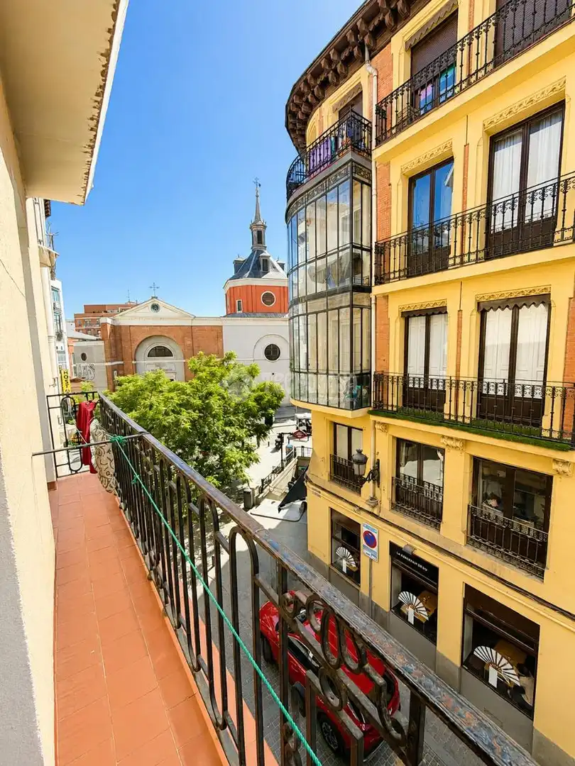 Vista exterior de Pis en venda en Madrid amb Calefacció i Balcó