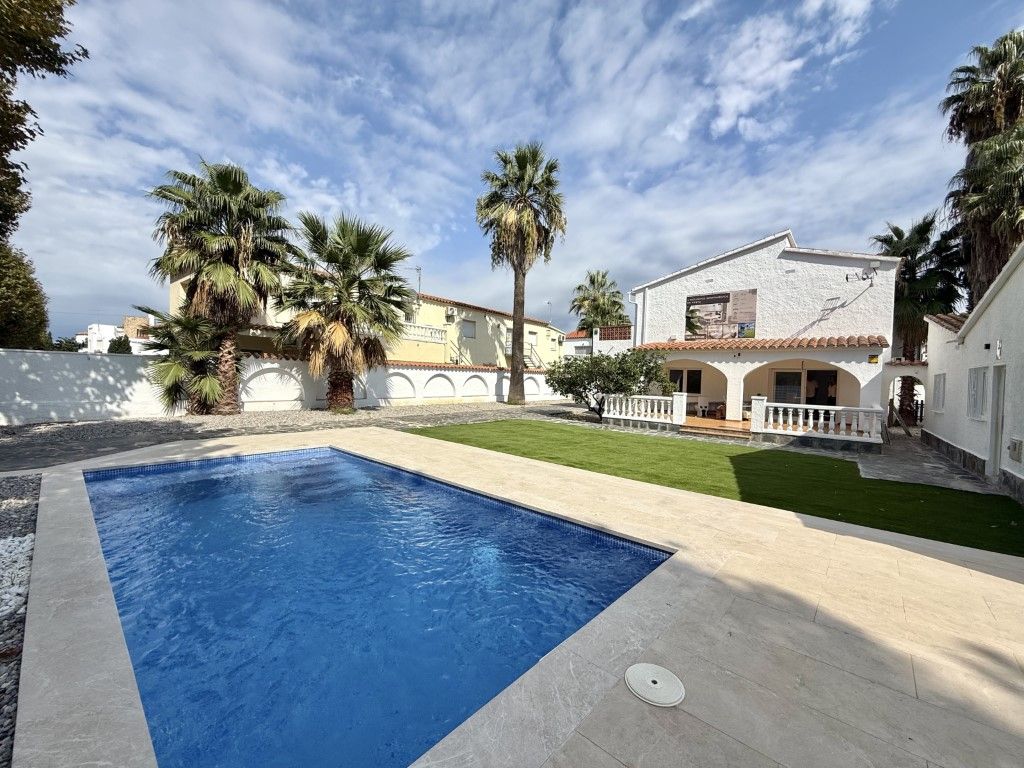 Piscina de Apartament en venda en Empuriabrava