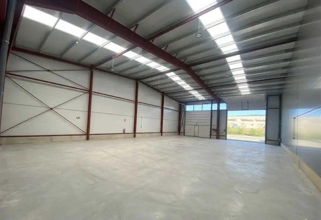 Vista exterior de Nave industrial en venta en Valle de Egüés / Eguesibar