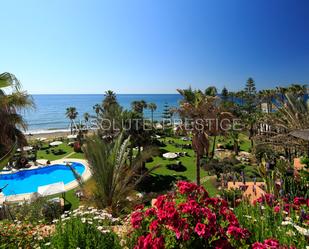 Jardí de Planta baixa en venda en Estepona amb Aire condicionat, Terrassa i Piscina