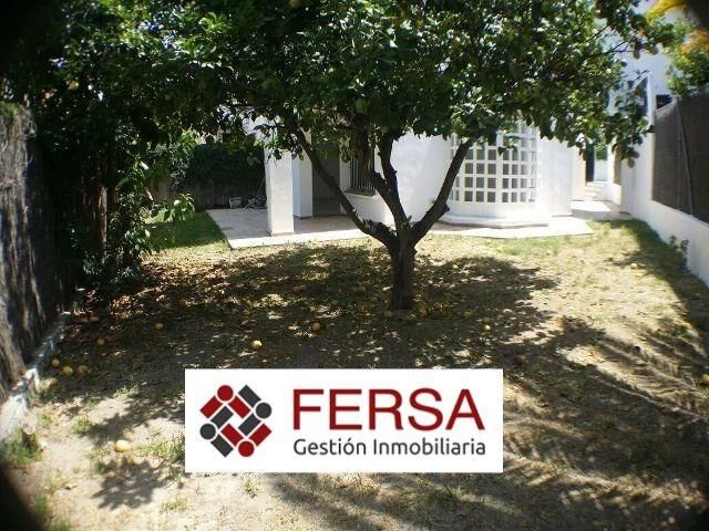 Exterior view of Single-family semi-detached for sale in El Puerto de Santa María  with Private garden and Storage room