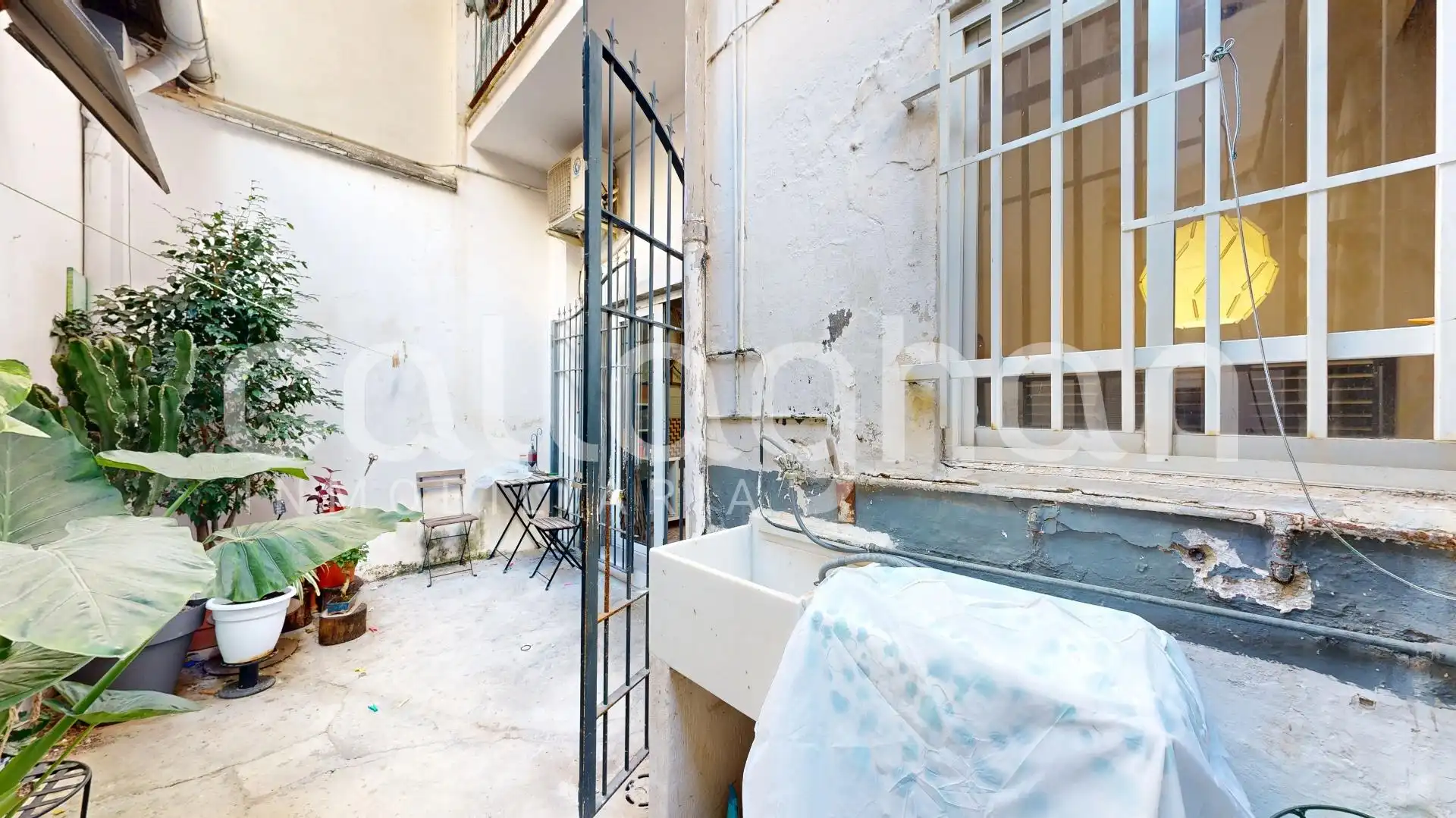 Balcony of Premises for sale in  Valencia Capital  with Air Conditioner and Furnished