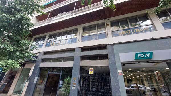 Vista exterior de Oficina en venta en  Granada Capital con Aire acondicionado y Calefacción