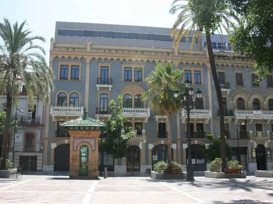 Vista exterior de Local de alquiler en Huelva con Aire acondicionado, Calefacción y Internet