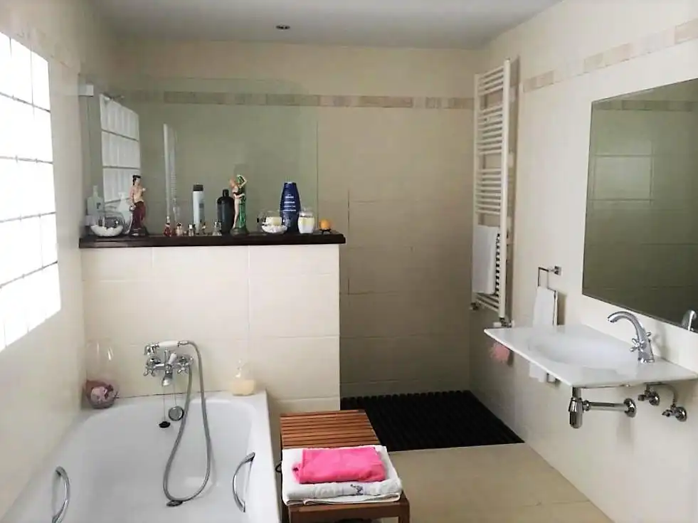 Badezimmer von Maisonette zum Verkauf in Coria mit Klimaanlage, Heizung und Balkon