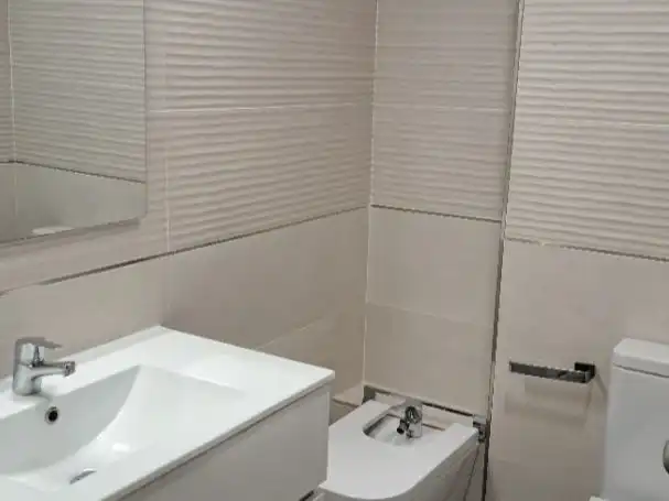 Bany de Pis en venda en Monzón amb Terrassa i Balcó