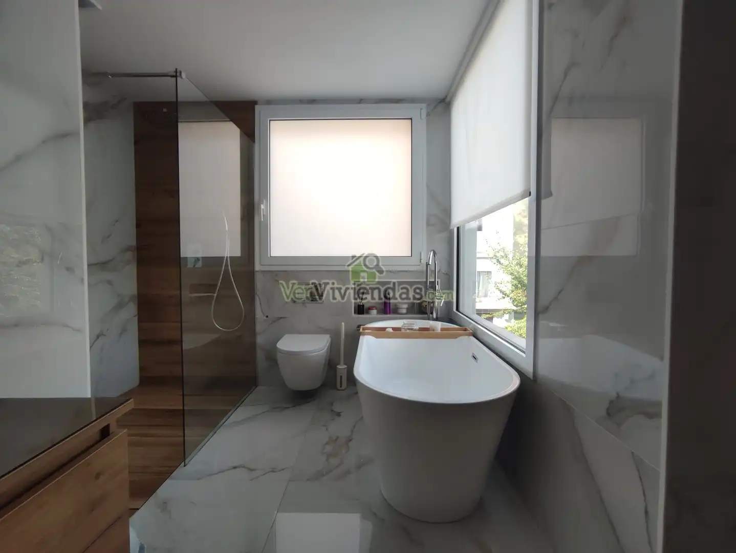 Bathroom of Houses for sale in Vallirana, Barcelona