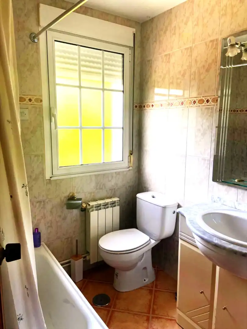 Bathroom of Houses for rent in Cangas   with Heating, Private garden and Terrace