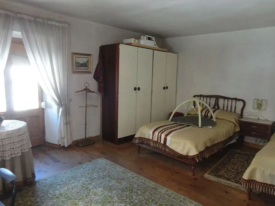 Habitación de Edificio en venta en Salas de los Infantes