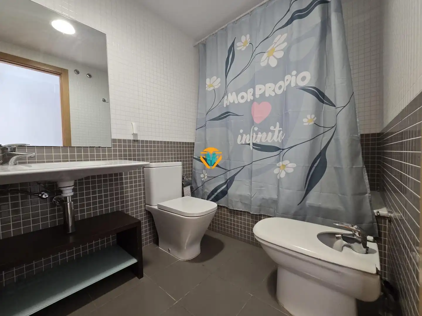 Baño de Apartamento en venta en Benidorm con Aire acondicionado, Calefacción y Jardín privado