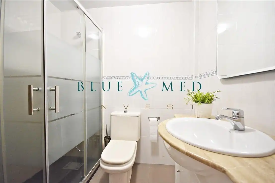 Badezimmer von Wohnung zum Verkauf in Mazarrón mit Klimaanlage, Heizung und Parkett