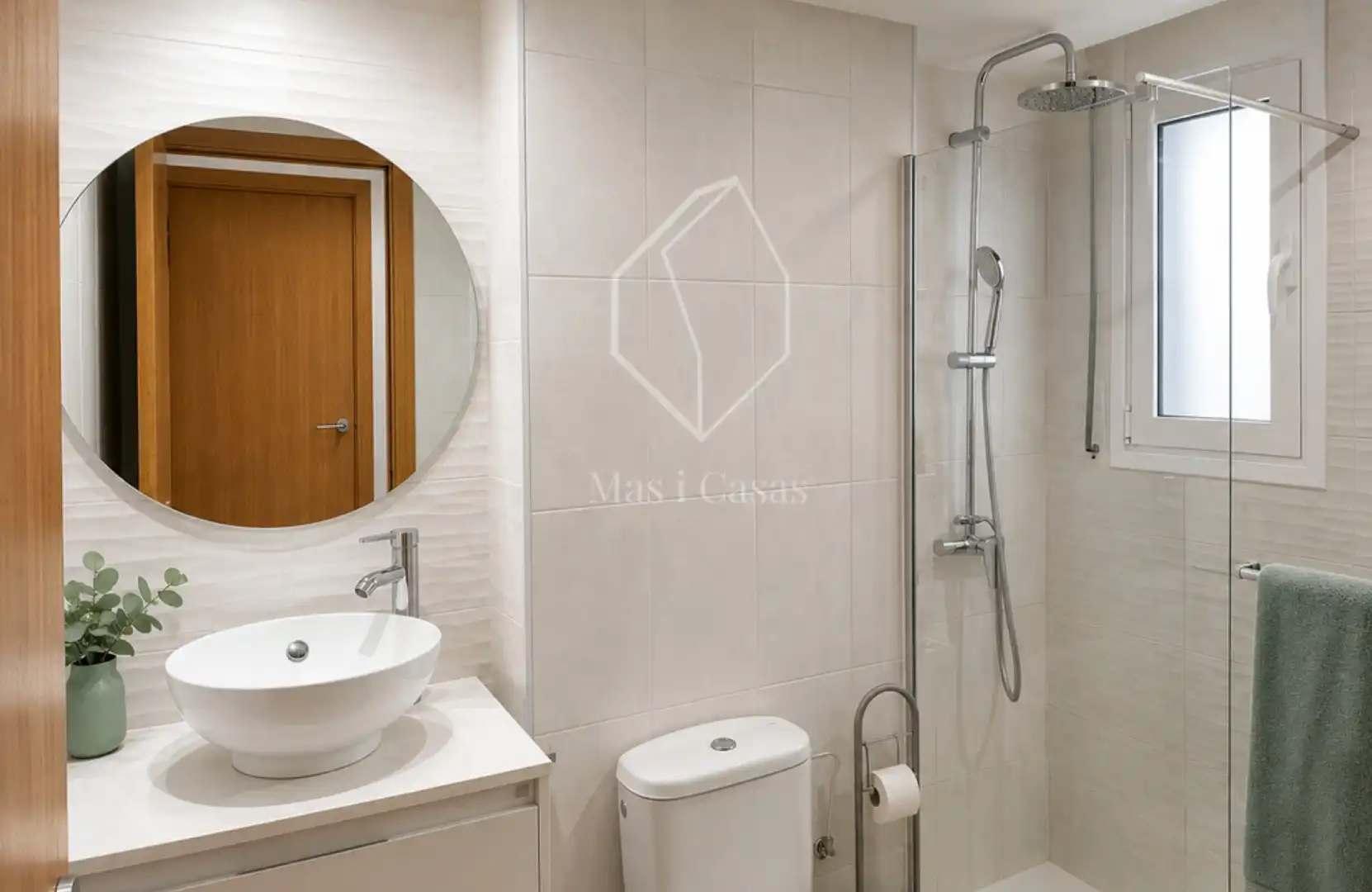 Badezimmer von Wohnungen zum Verkauf in Empuriabrava mit Klimaanlage, Terrasse und Möbliert