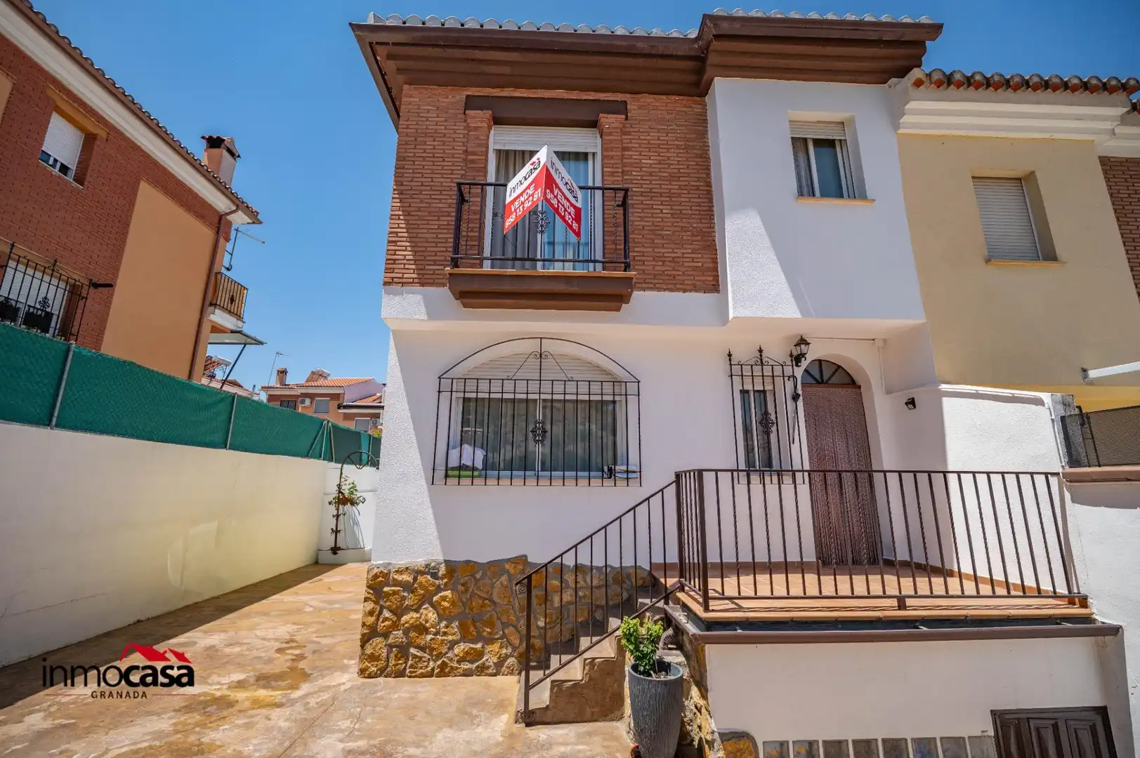 Vista exterior de Casa adosada en venta en Jun con Aire acondicionado, Jardín privado y Piscina
