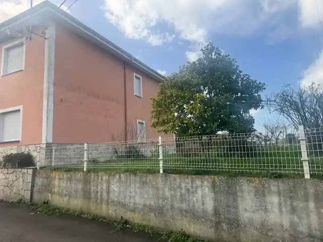 Vista exterior de Casa o xalet en venda en Castropol amb Calefacció, Jardí privat i Parquet