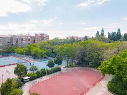 Vista exterior de Pis en venda en  Madrid Capital amb Calefacció