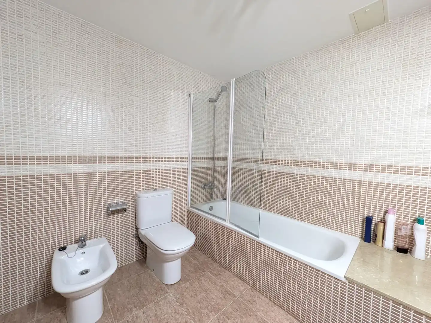 Baño de Casa adosada en venta en Creixell con Aire acondicionado, Jardín privado y Terraza