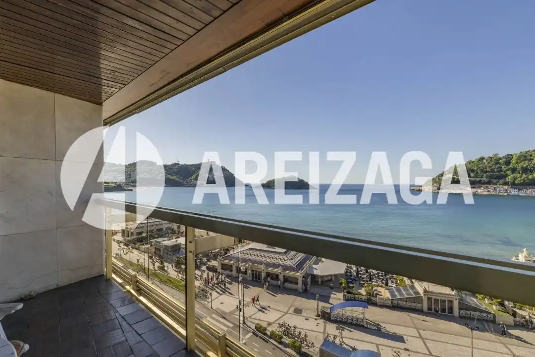 Vista exterior de Piso en venta en Donostia - San Sebastián  con Calefacción, Terraza y Balcón