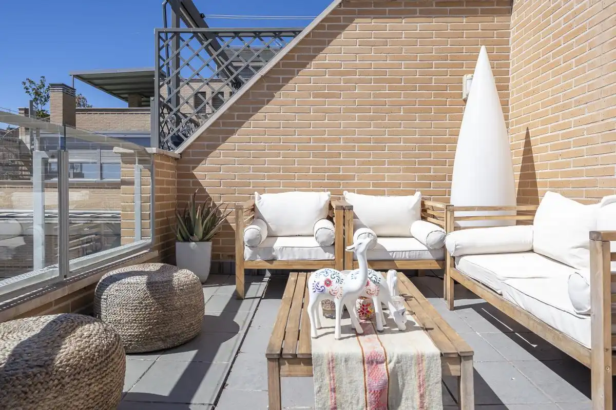 Terraza de Ático en venta en  Madrid Capital con Aire acondicionado, Calefacción y Jardín privado