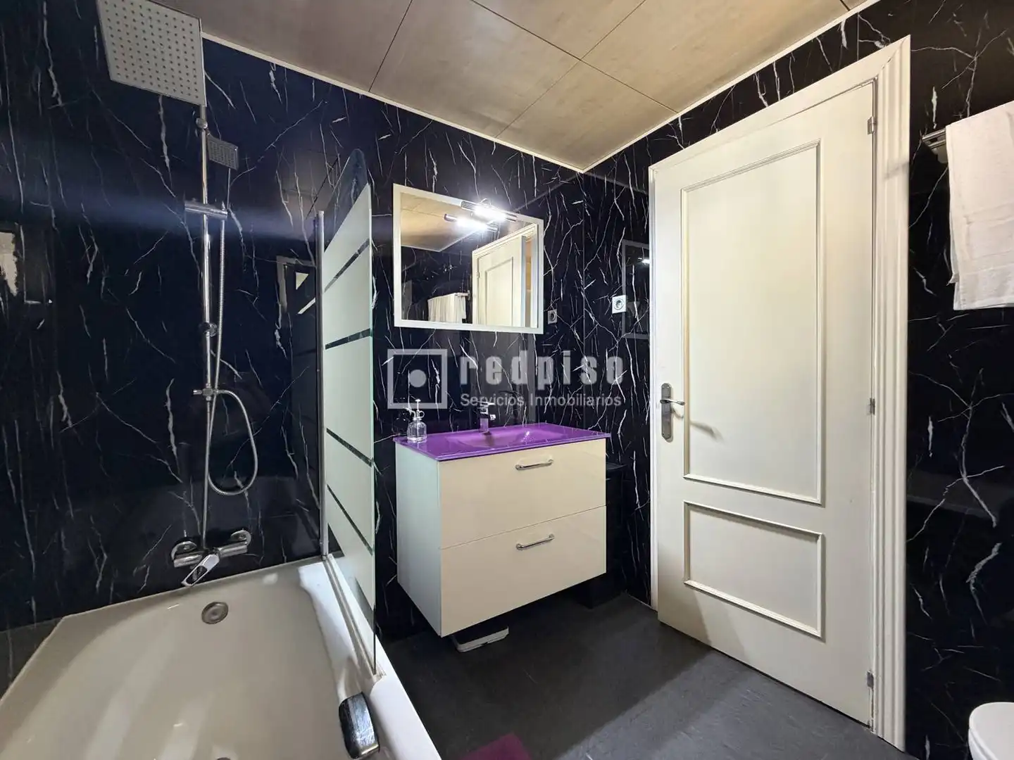 Badezimmer von Wohnung zur Miete in Málaga mit Klimaanlage, Heizung und Privatgarten