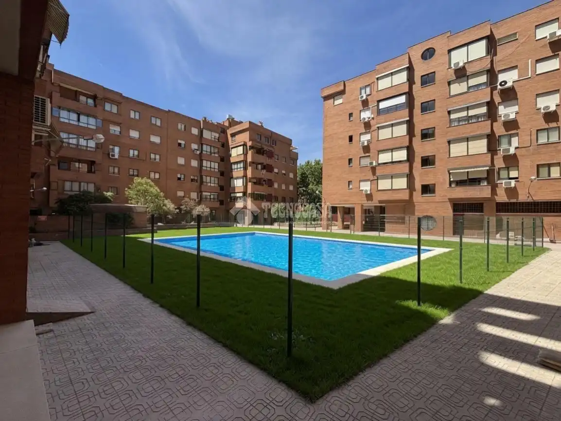 Piscina de Piso en venta en Torrejón de Ardoz con Aire acondicionado, Calefacción y Terraza