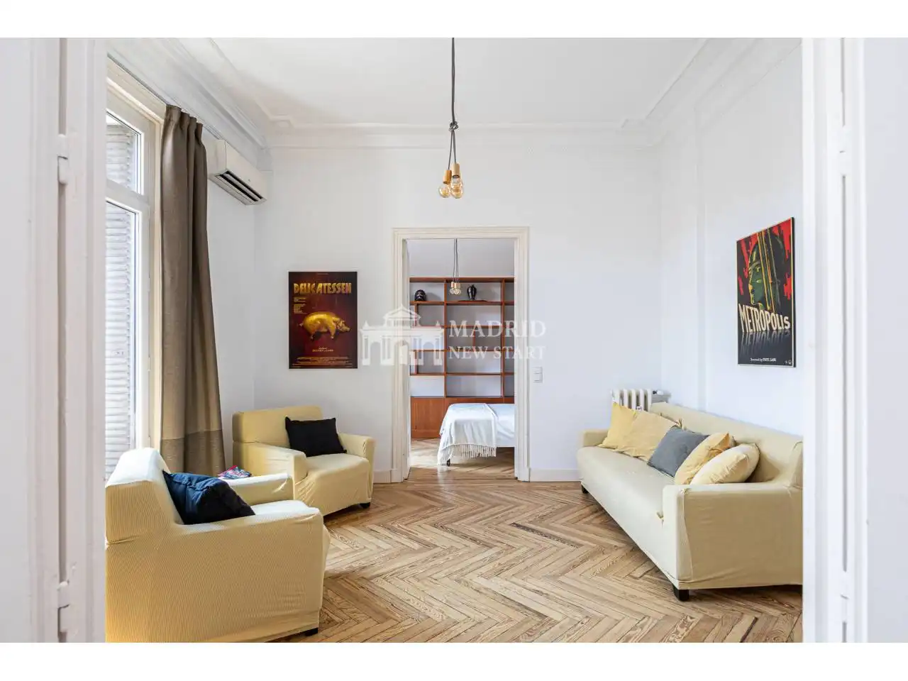 Living room of Flat for rent in Madrid  with Air Conditioner, Heating and Parquet flooring