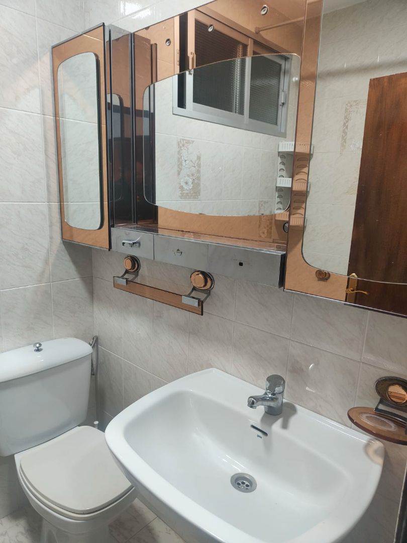 Bathroom of Flat to rent in  Granada Capital  with Air Conditioner, Heating and Terrace