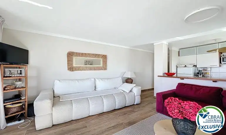 Sala d'estar de Apartament en venda en Roses amb Calefacció, Terrassa i Moblat