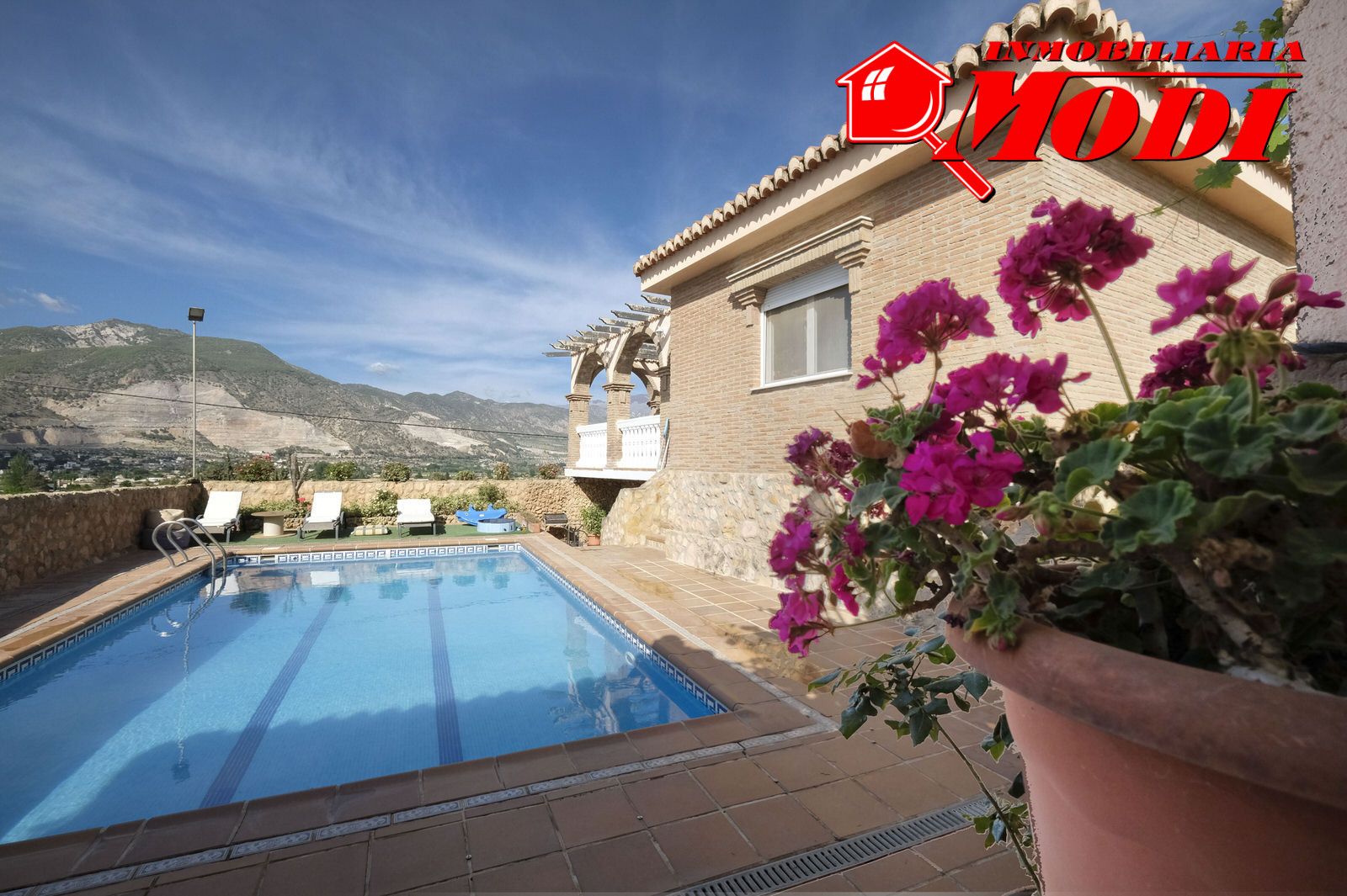 Vista exterior de Casa o xalet en venda en Padul amb Aire condicionat, Calefacció i Terrassa