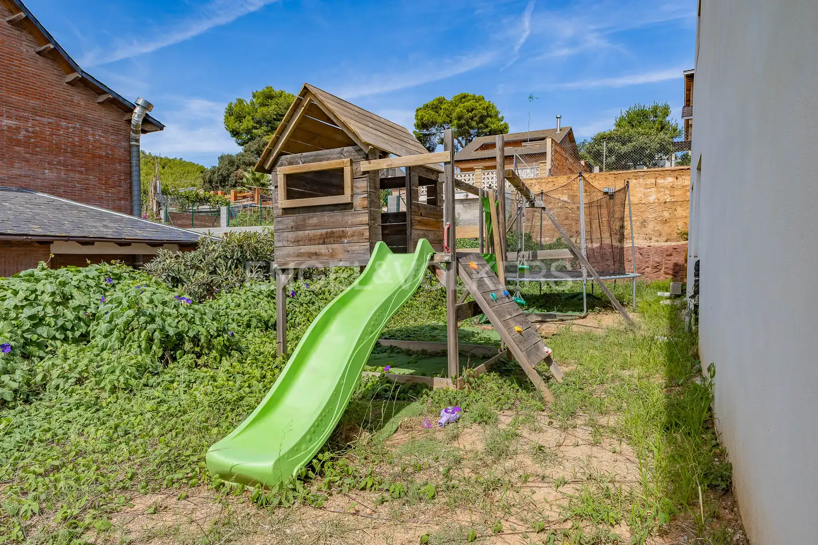 Garden of Houses for sale in Gavà  with Air Conditioner, Heating and Private garden