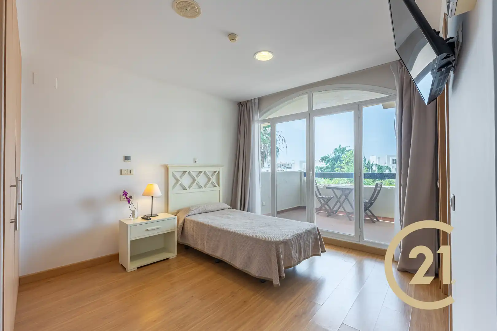 Bedroom of Buildings for sale in Estepona  with Community pool