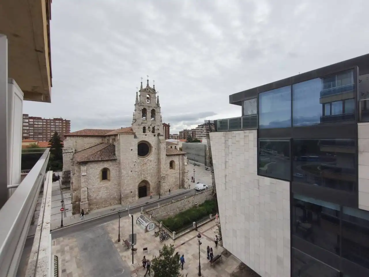 Vista exterior de Pis en venda en Burgos amb Calefacció, Terrassa i Alarma