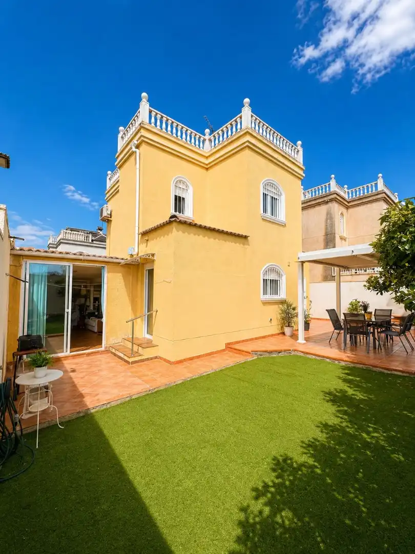 Vista exterior de Casa o xalet en venda en Torrevieja