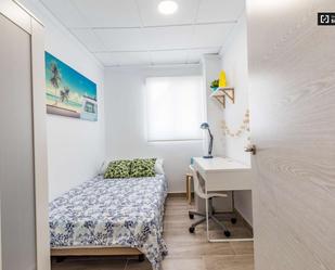 Bedroom of Flat to share in  Valencia Capital  with Air Conditioner and Terrace