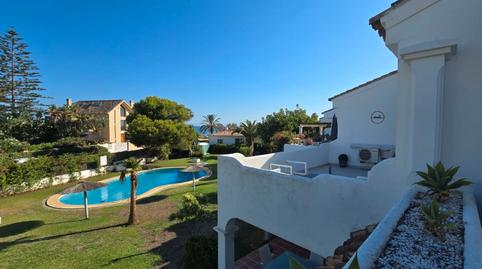 Foto 2 de Casa adosada en venda a Avenida Playas Andaluzas, Las Chapas - Alicate Playa, Málaga
