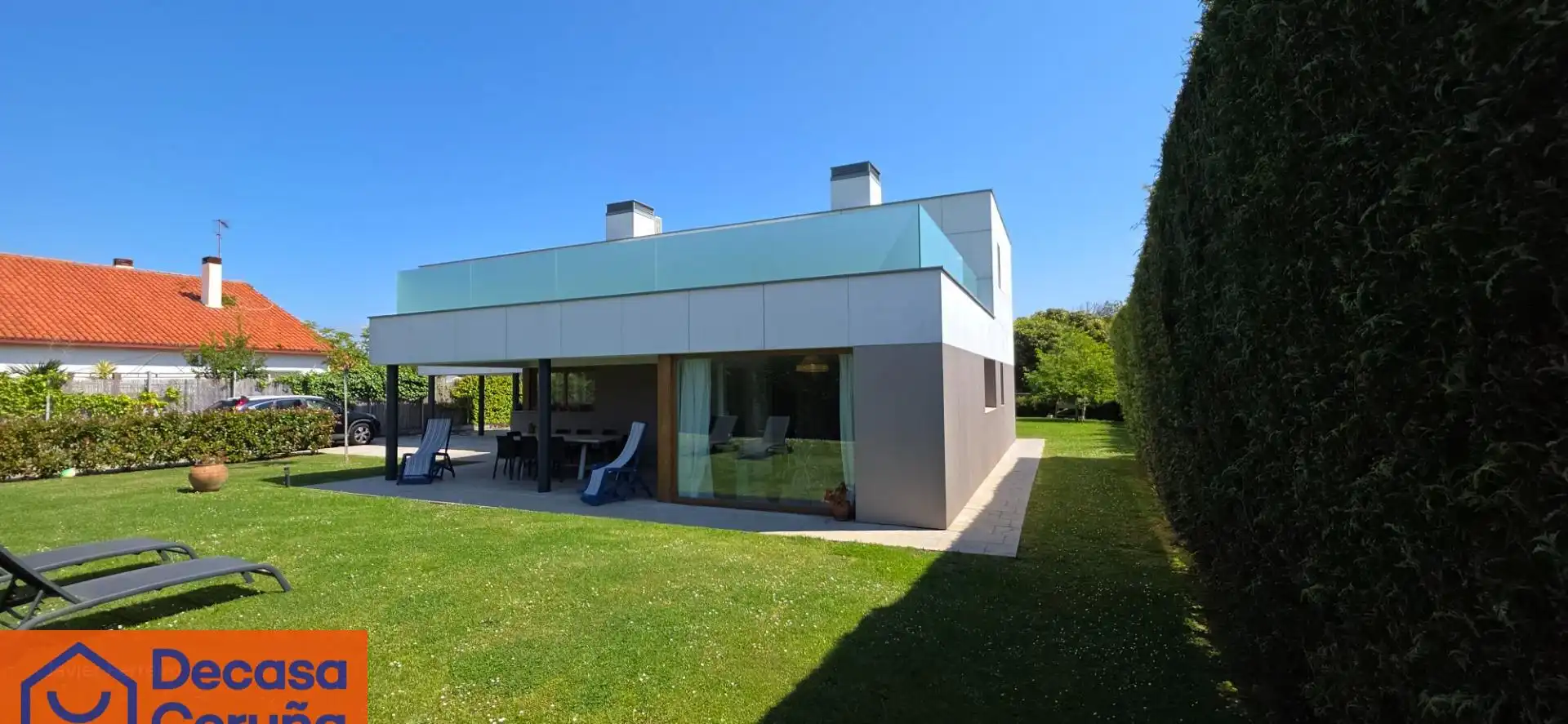 Vista exterior de Casa o xalet en venda en Oleiros amb Aire condicionat, Calefacció i Jardí privat