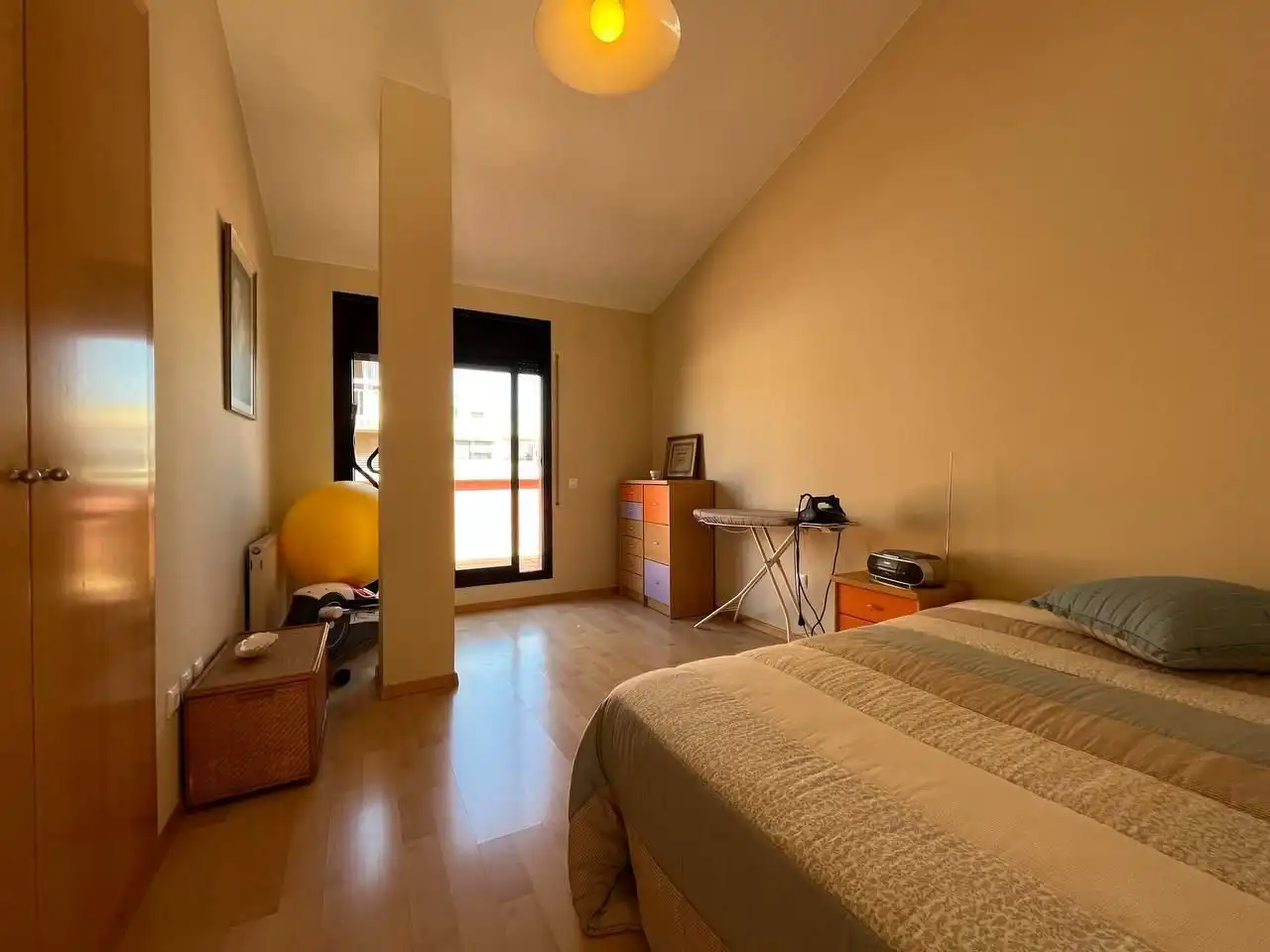 Bedroom of Flat for sale in Figueres