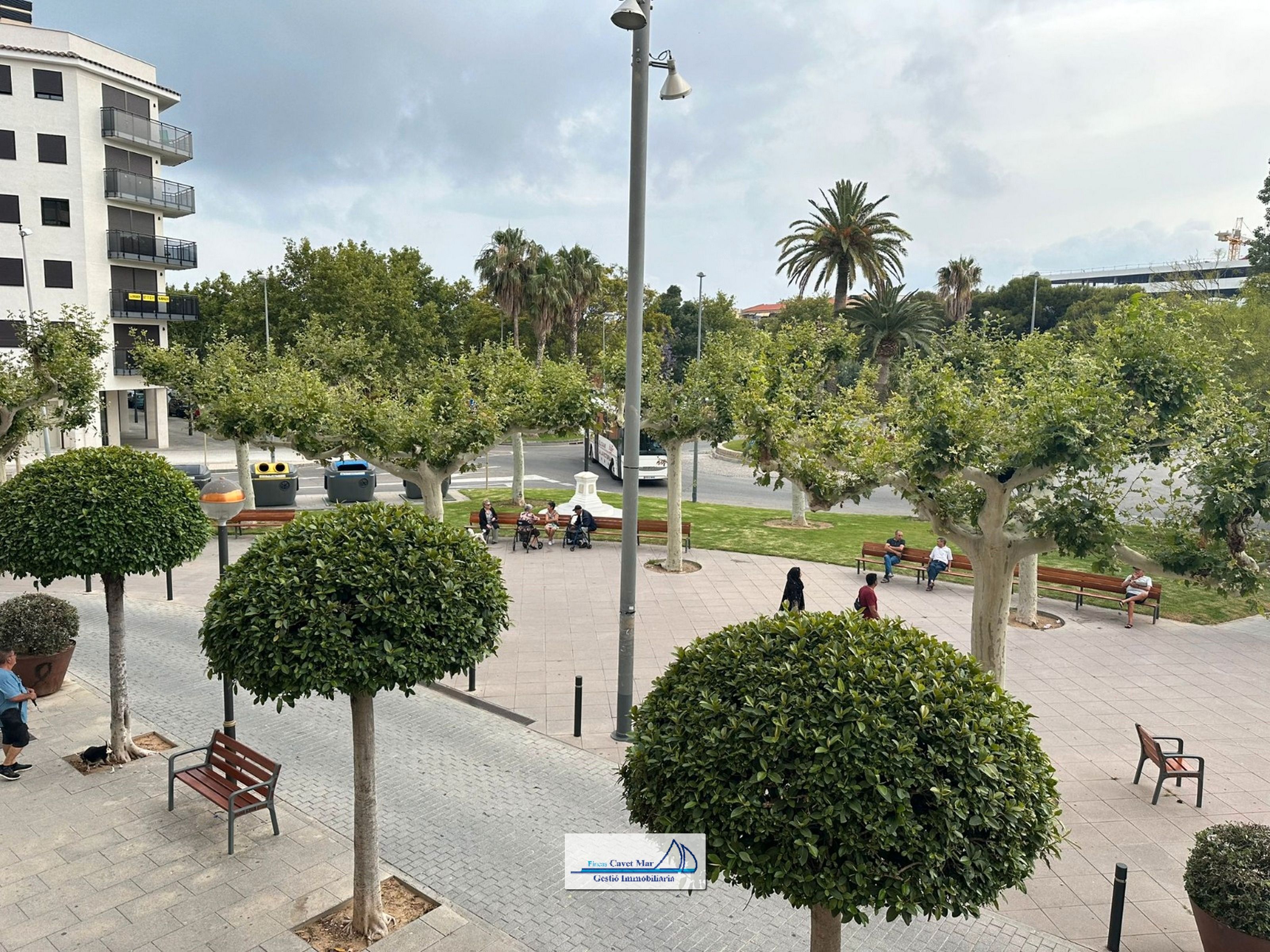 Vista exterior de Pis en venda en Cambrils amb Aire condicionat, Terrassa i Moblat