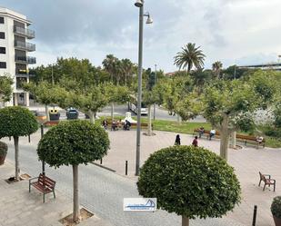 Vista exterior de Pis en venda en Cambrils amb Aire condicionat, Terrassa i Moblat