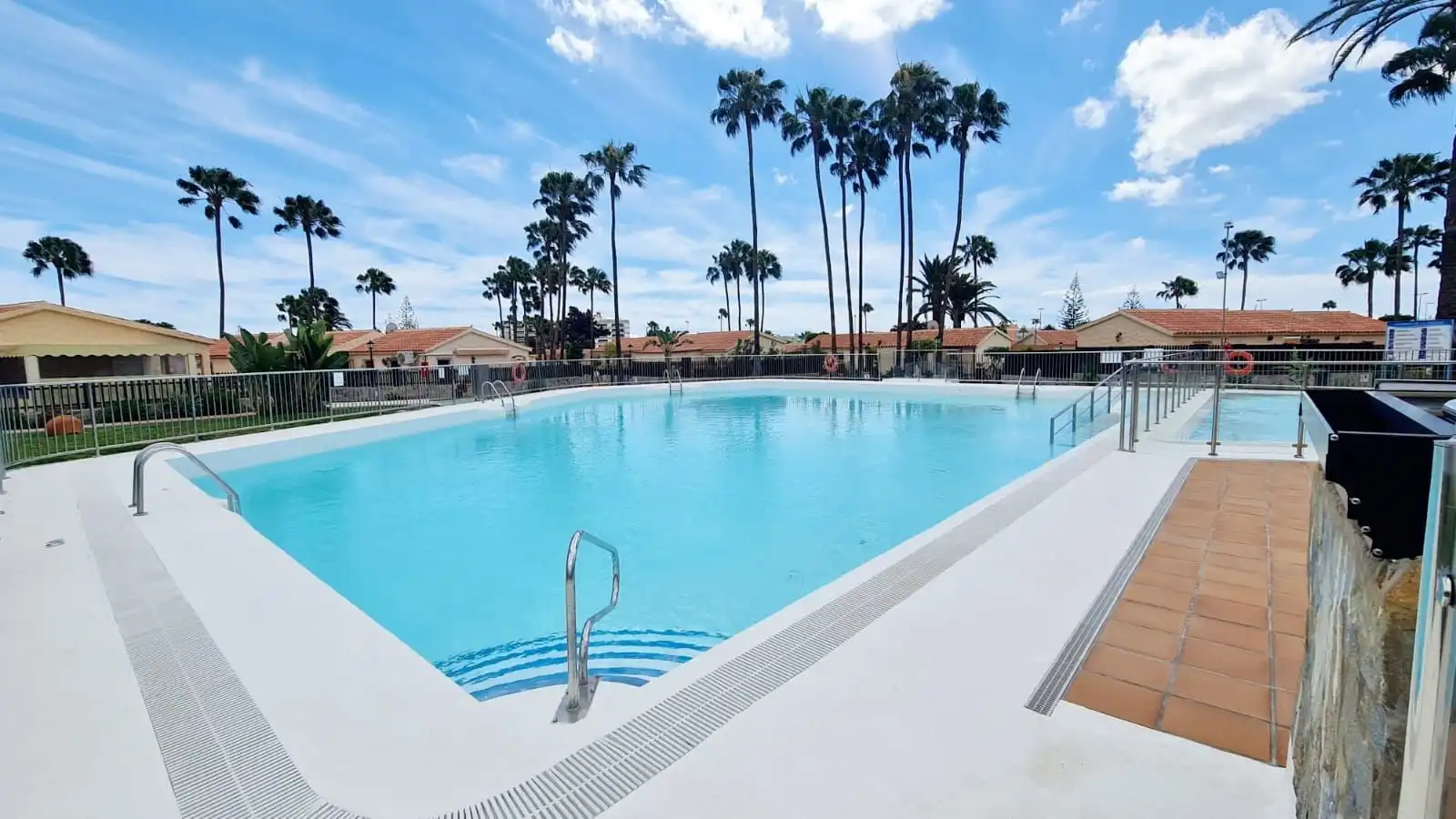 Piscina de Casa o xalet de lloguer en San Bartolomé de Tirajana amb Aire condicionat, Terrassa i Moblat