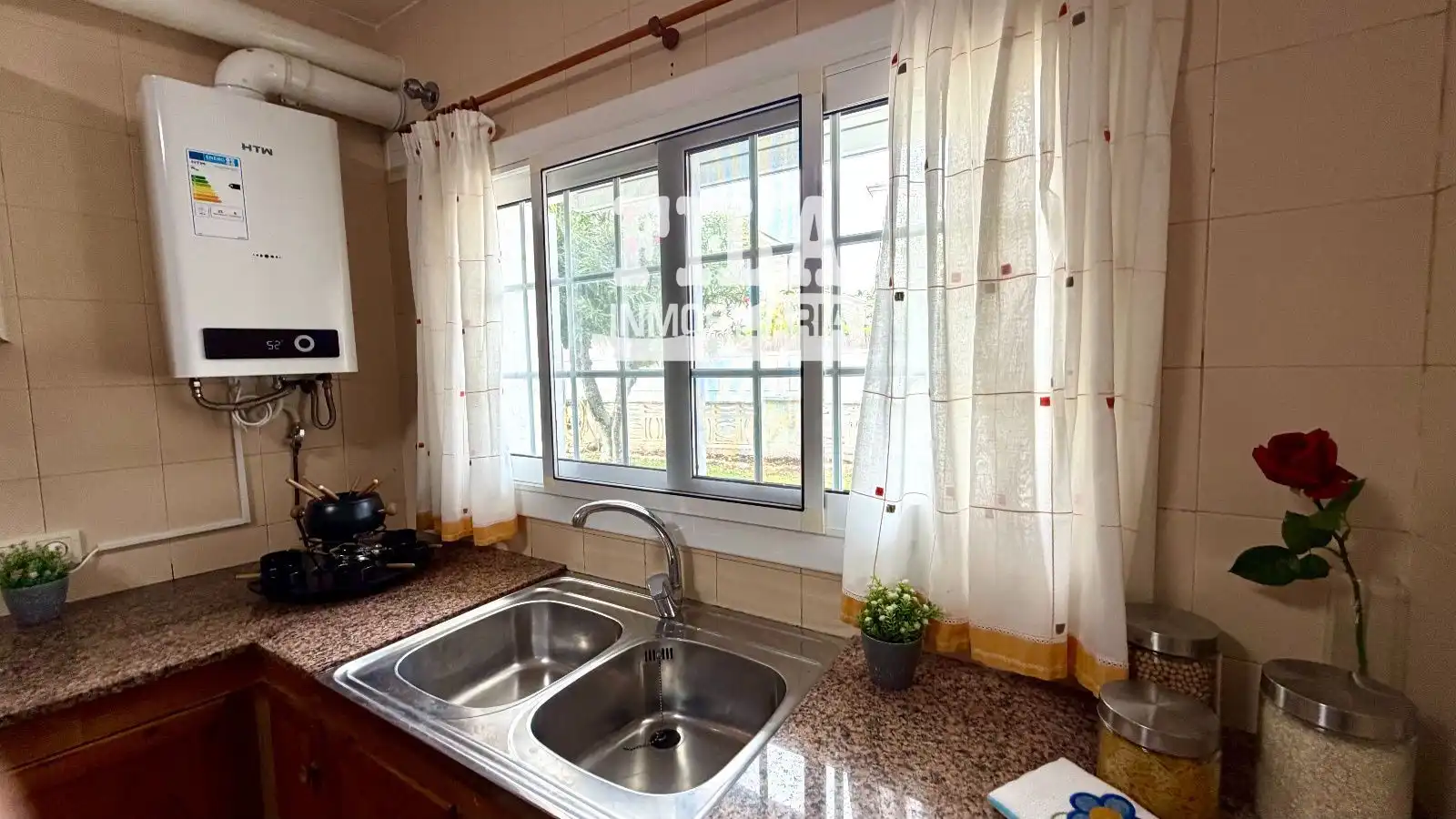 Cuina de Casa o xalet en venda en Cunit amb Aire condicionat, Calefacció i Jardí privat