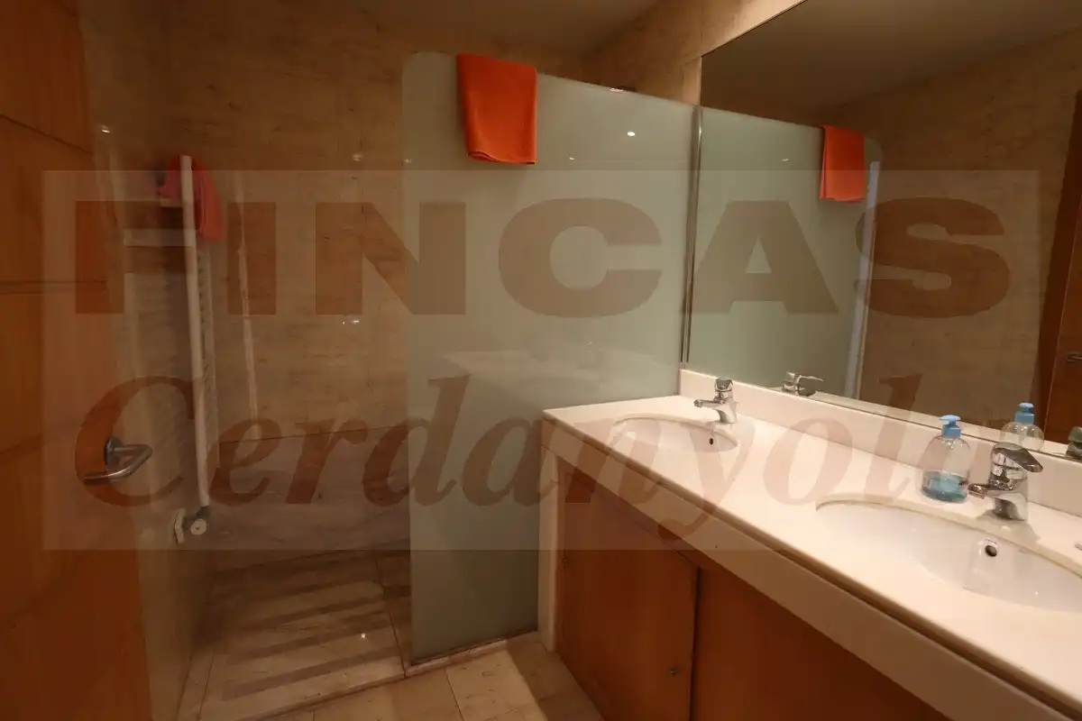 Bany de Casa adosada en venda en Cerdanyola del Vallès amb Aire condicionat, Calefacció i Terrassa