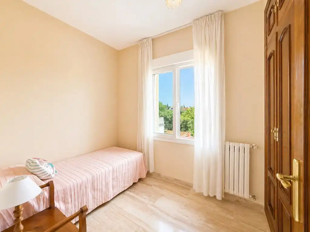 Dormitori de Casa o xalet en venda en Córdoba amb Jardí privat, Terrassa i Traster