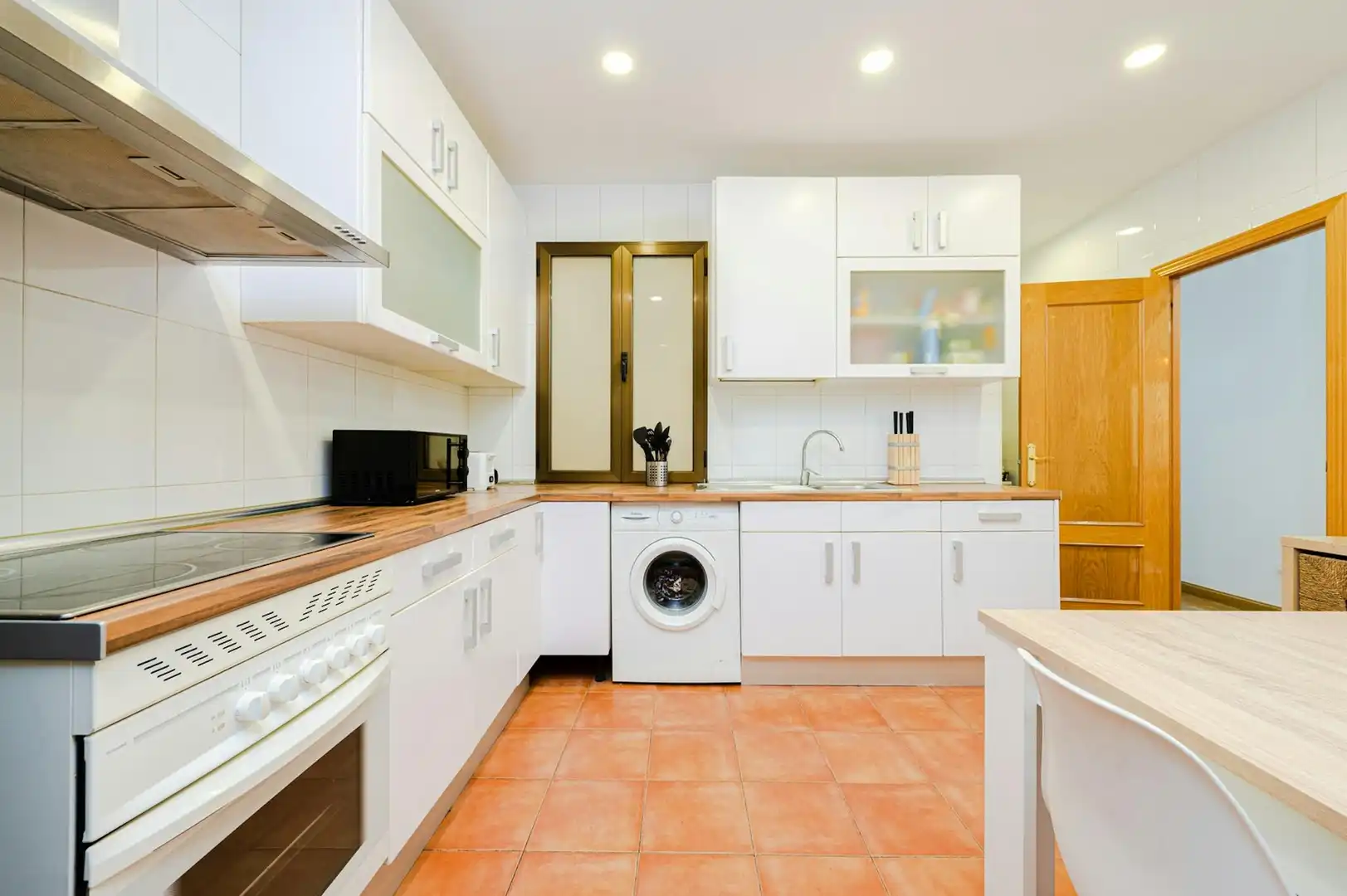 Cocina de Piso para compartir en Madrid con Calefacción, Lavadora y TV